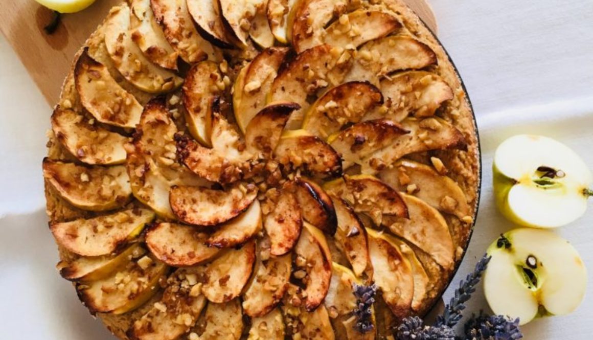 Jablečný koláč s ořechy | vegan, bez lepku